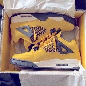 Jordan 4 Lightening